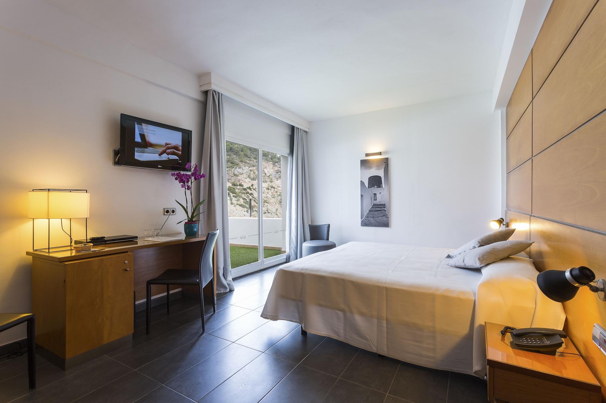 Palladium Hotel Cala Llonga - Adults Only מראה חיצוני תמונה