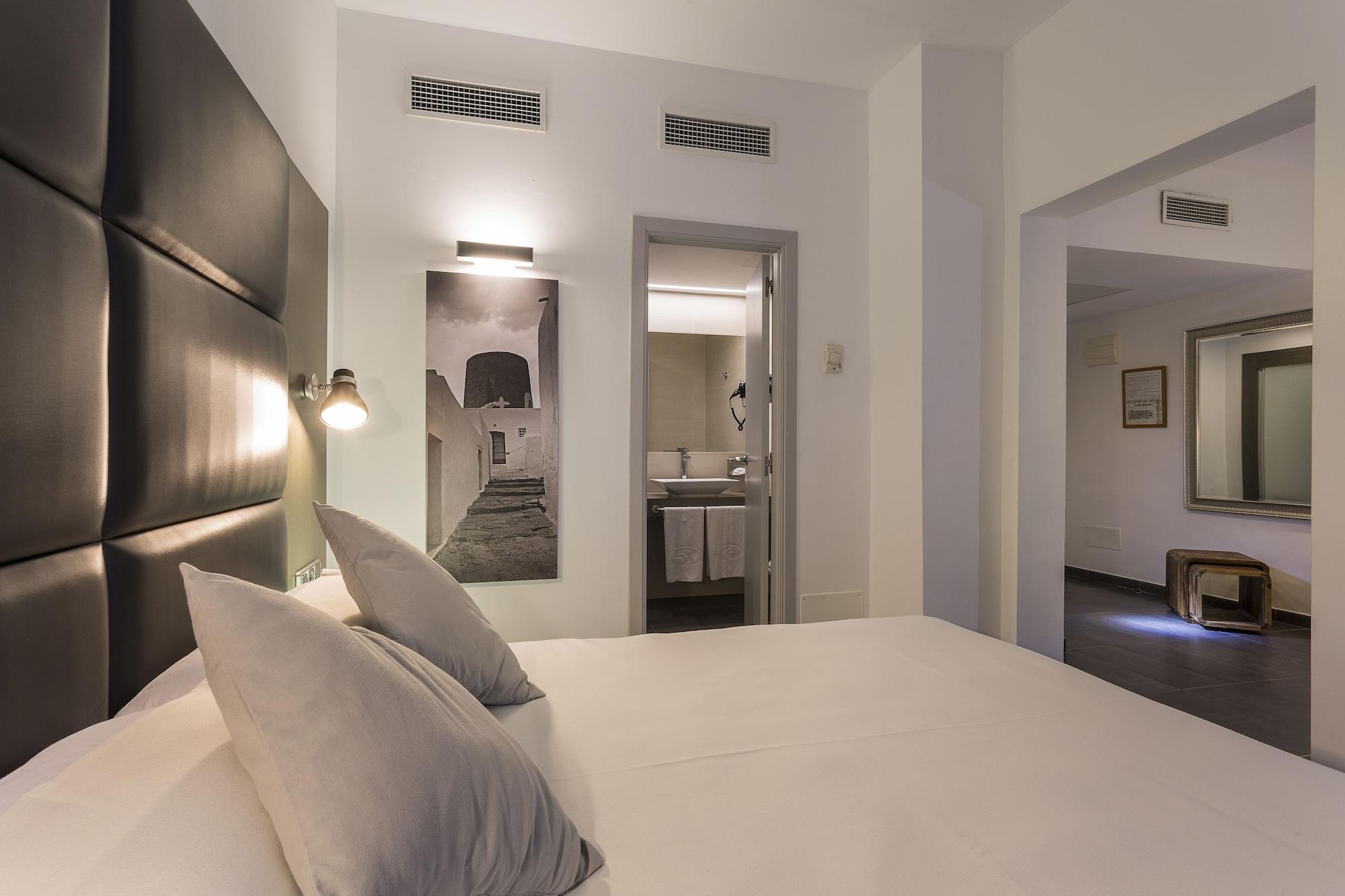 Palladium Hotel Cala Llonga - Adults Only מראה חיצוני תמונה