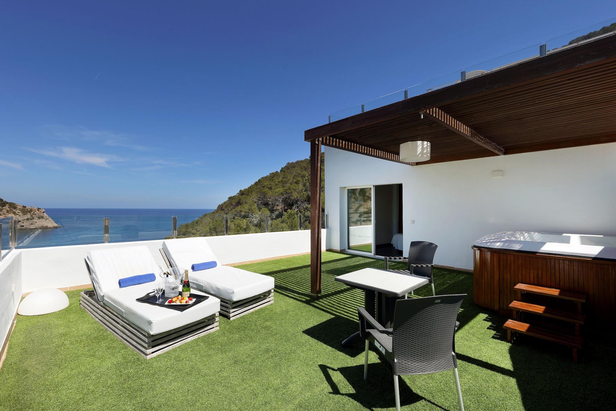 Palladium Hotel Cala Llonga - Adults Only מראה חיצוני תמונה