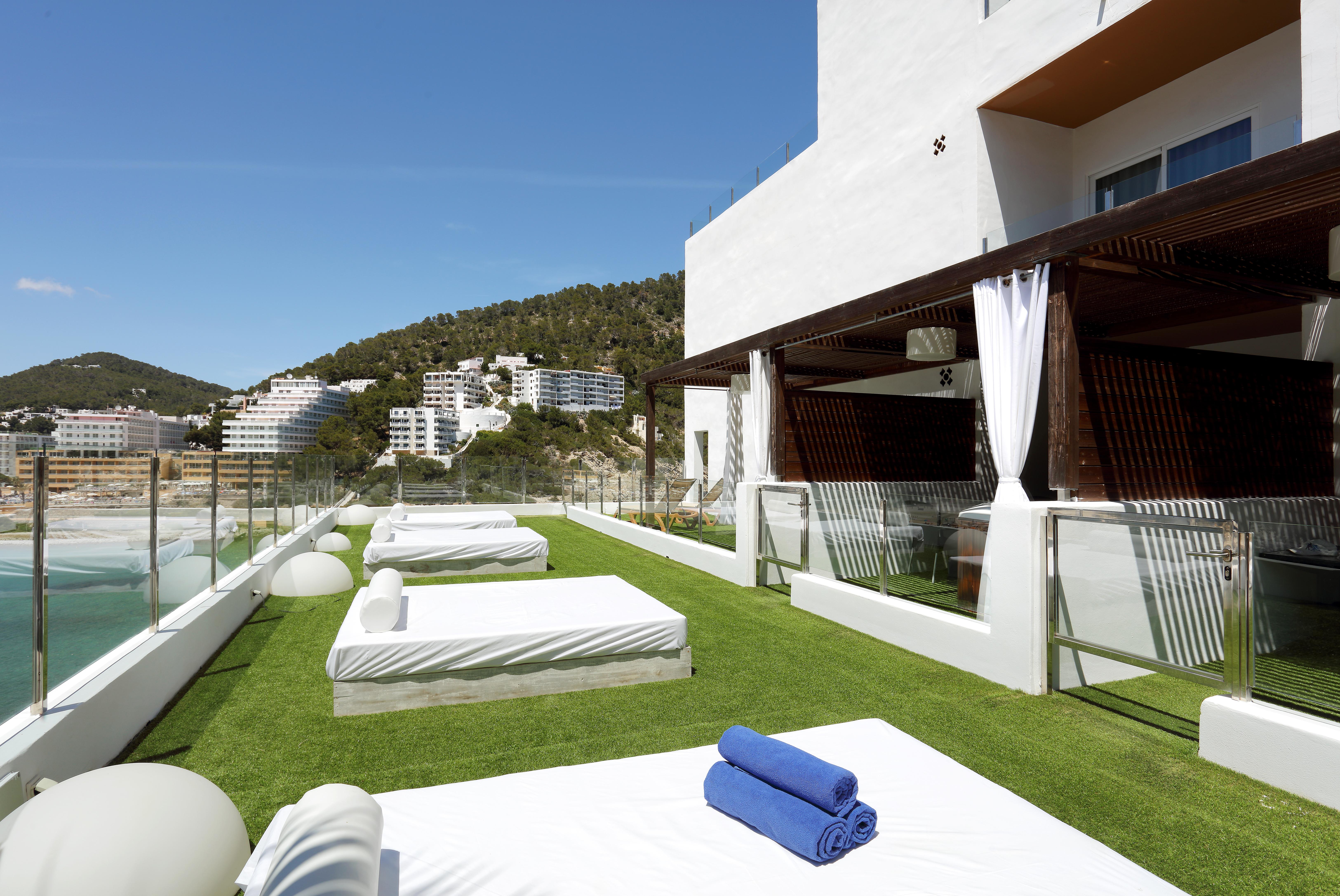 Palladium Hotel Cala Llonga - Adults Only מראה חיצוני תמונה