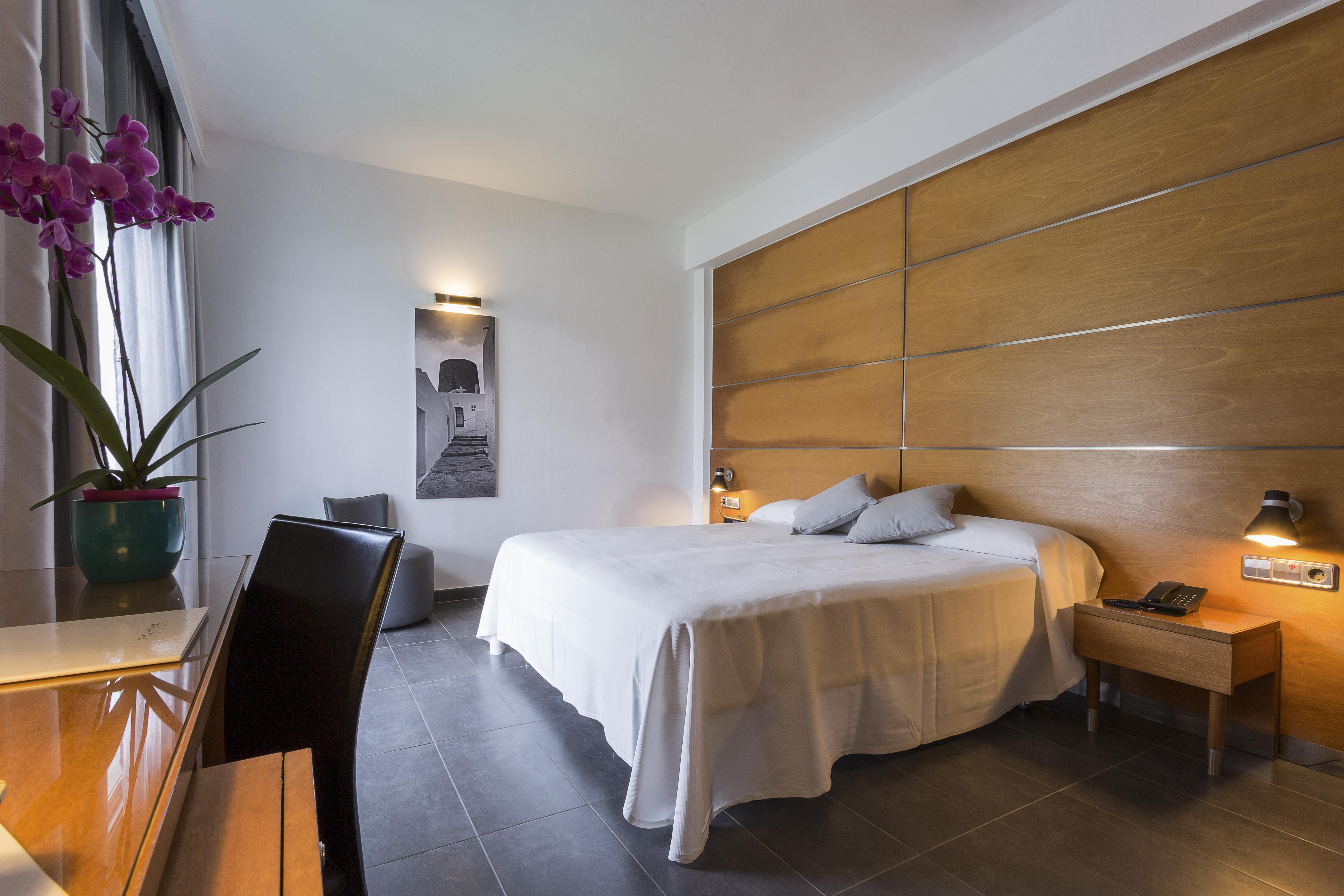 Palladium Hotel Cala Llonga - Adults Only מראה חיצוני תמונה