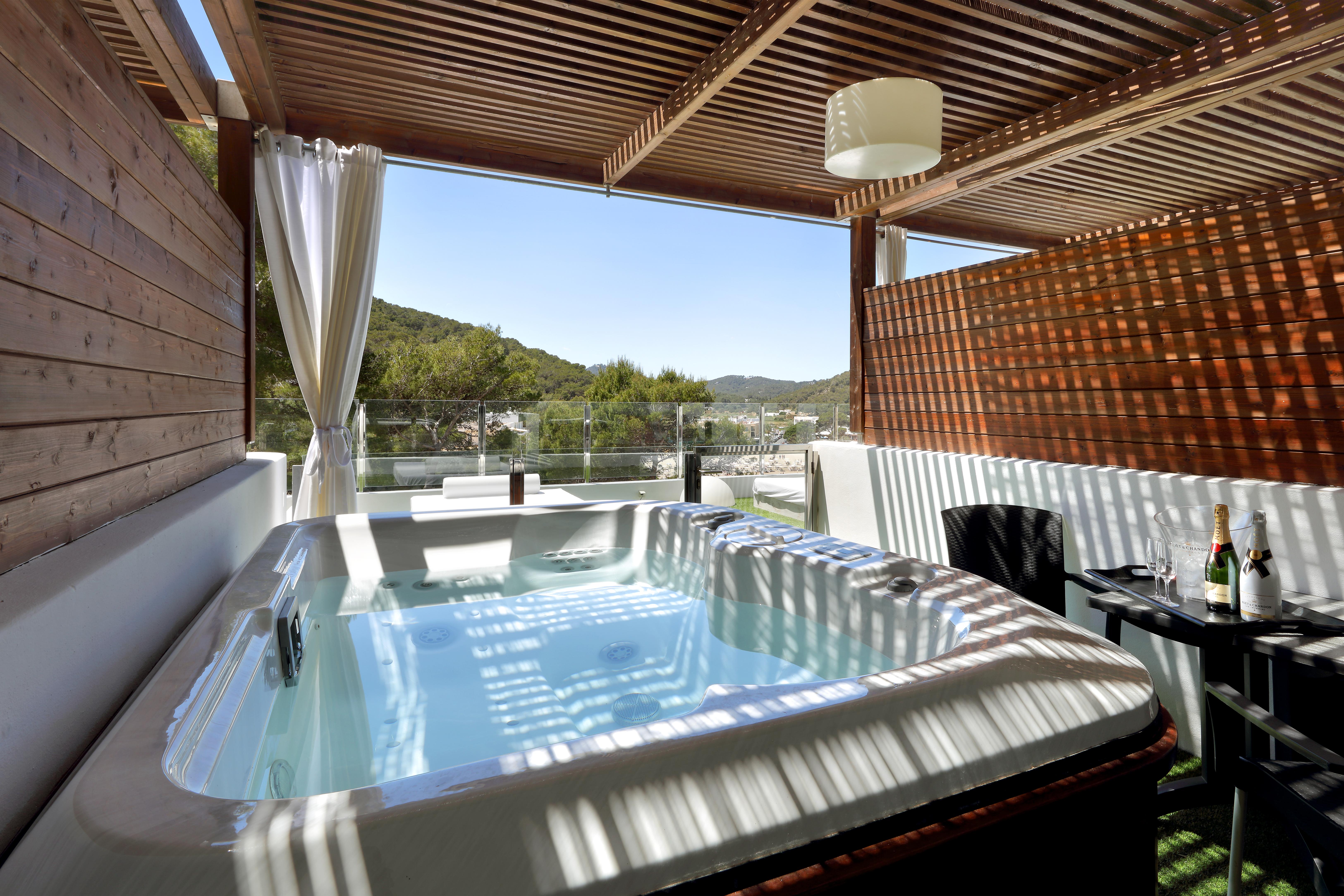 Palladium Hotel Cala Llonga - Adults Only מראה חיצוני תמונה