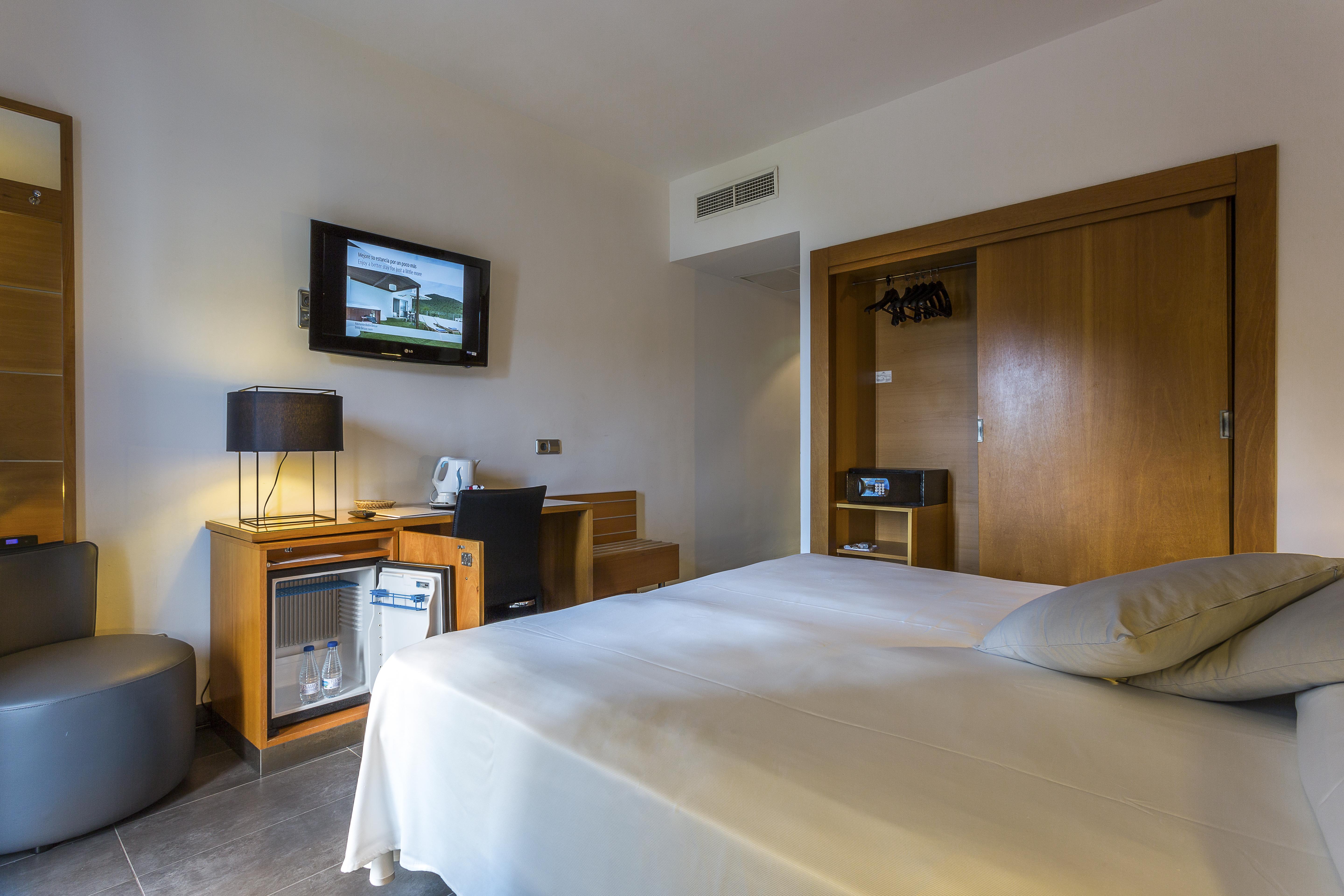 Palladium Hotel Cala Llonga - Adults Only מראה חיצוני תמונה