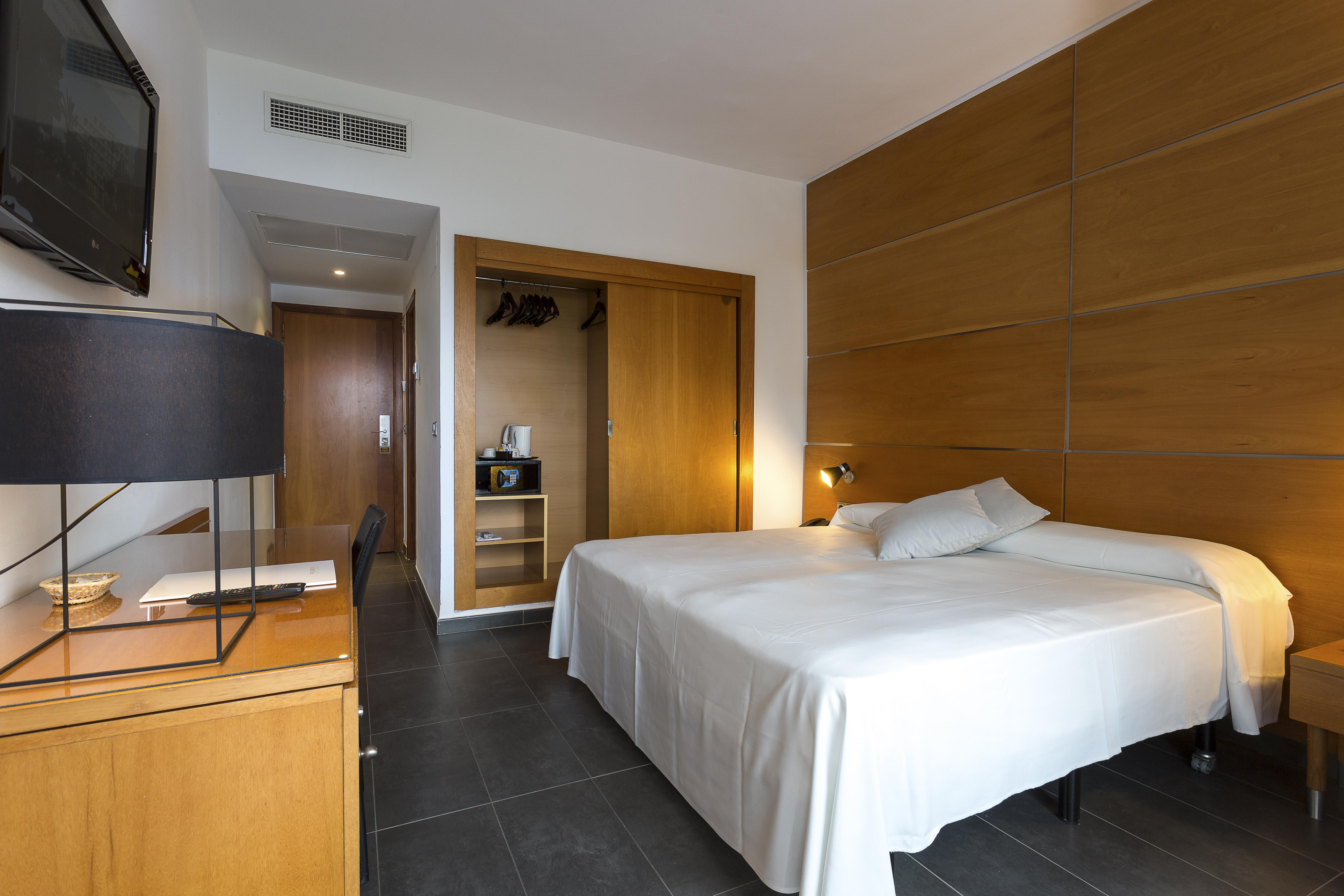 Palladium Hotel Cala Llonga - Adults Only מראה חיצוני תמונה