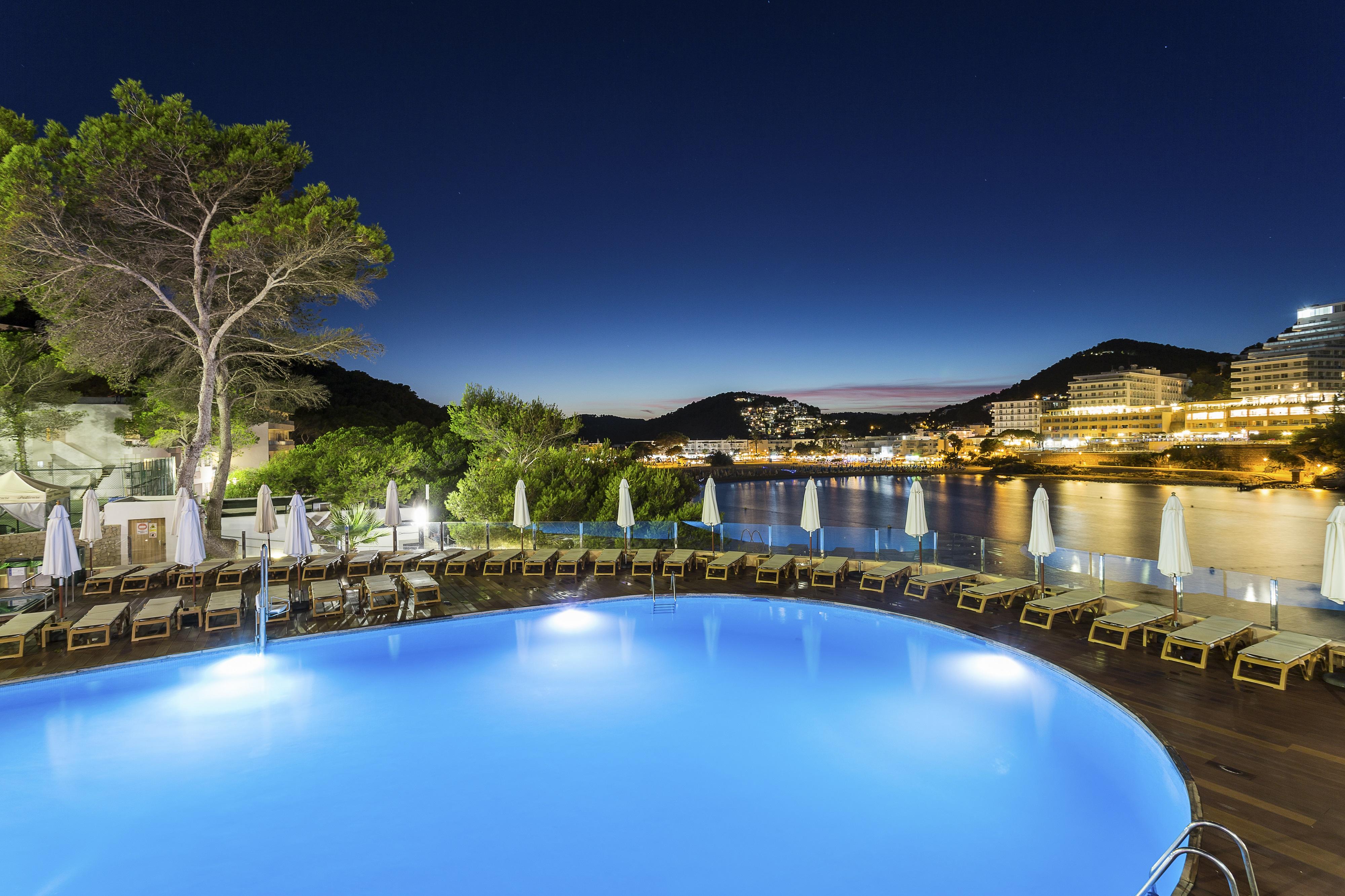 Palladium Hotel Cala Llonga - Adults Only מראה חיצוני תמונה