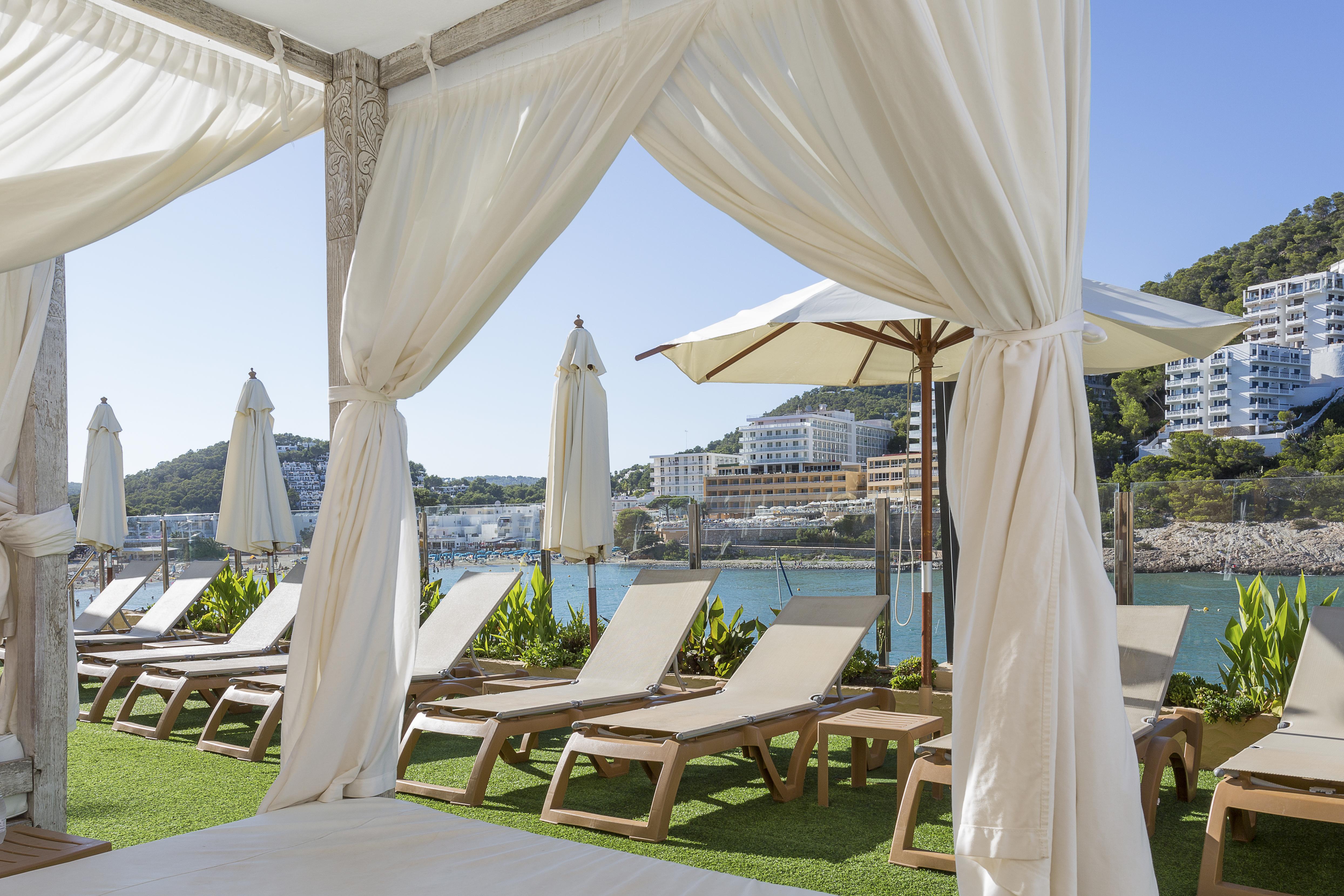 Palladium Hotel Cala Llonga - Adults Only מראה חיצוני תמונה