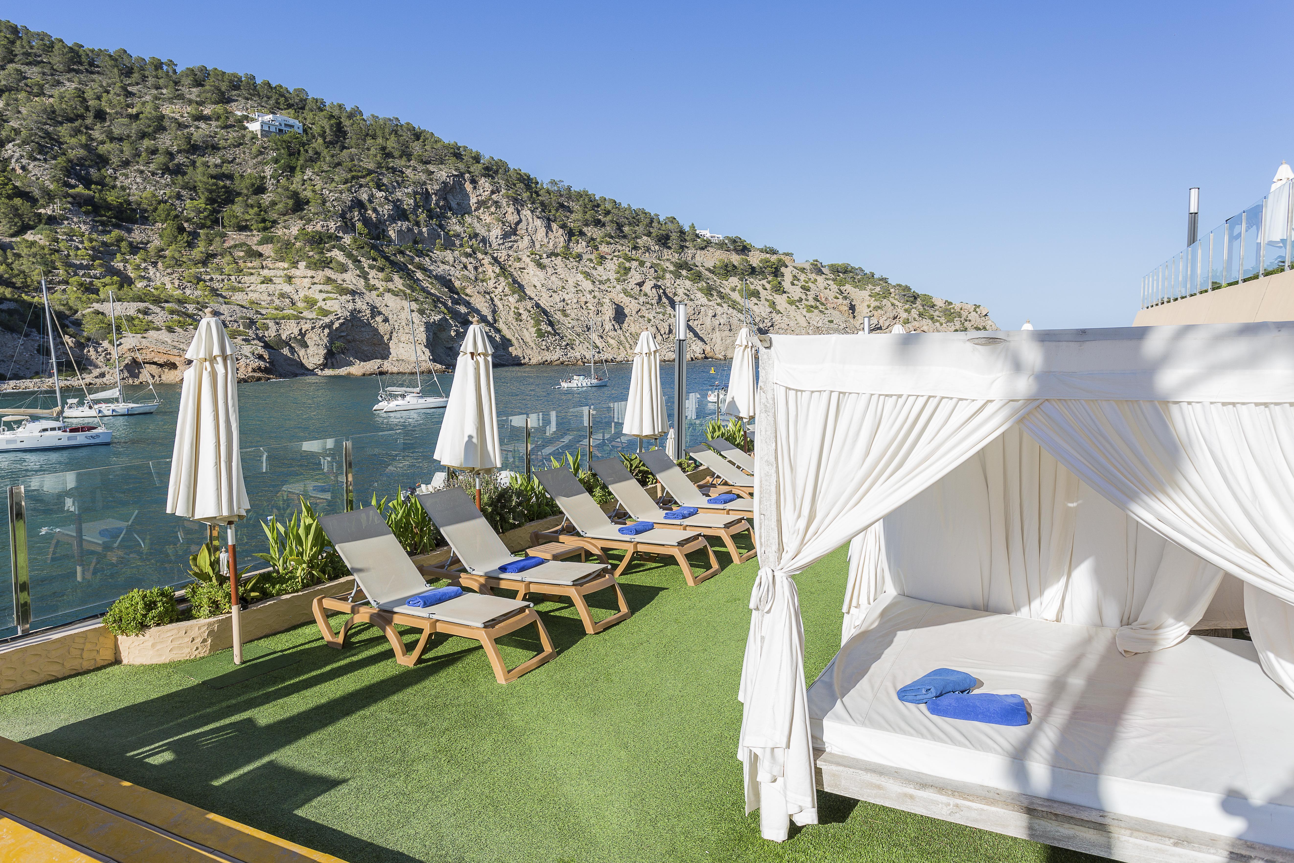 Palladium Hotel Cala Llonga - Adults Only מראה חיצוני תמונה