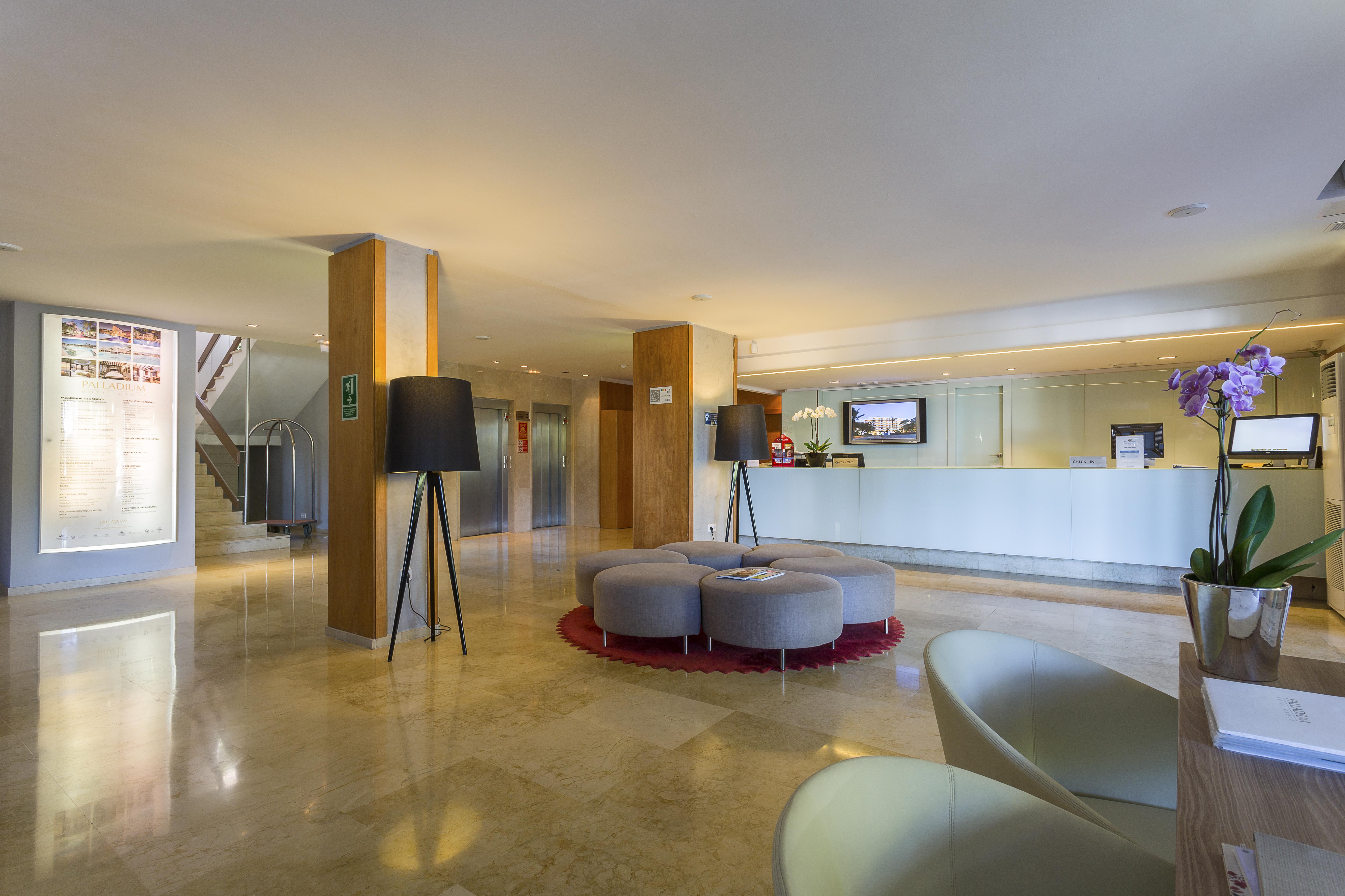 Palladium Hotel Cala Llonga - Adults Only מראה חיצוני תמונה