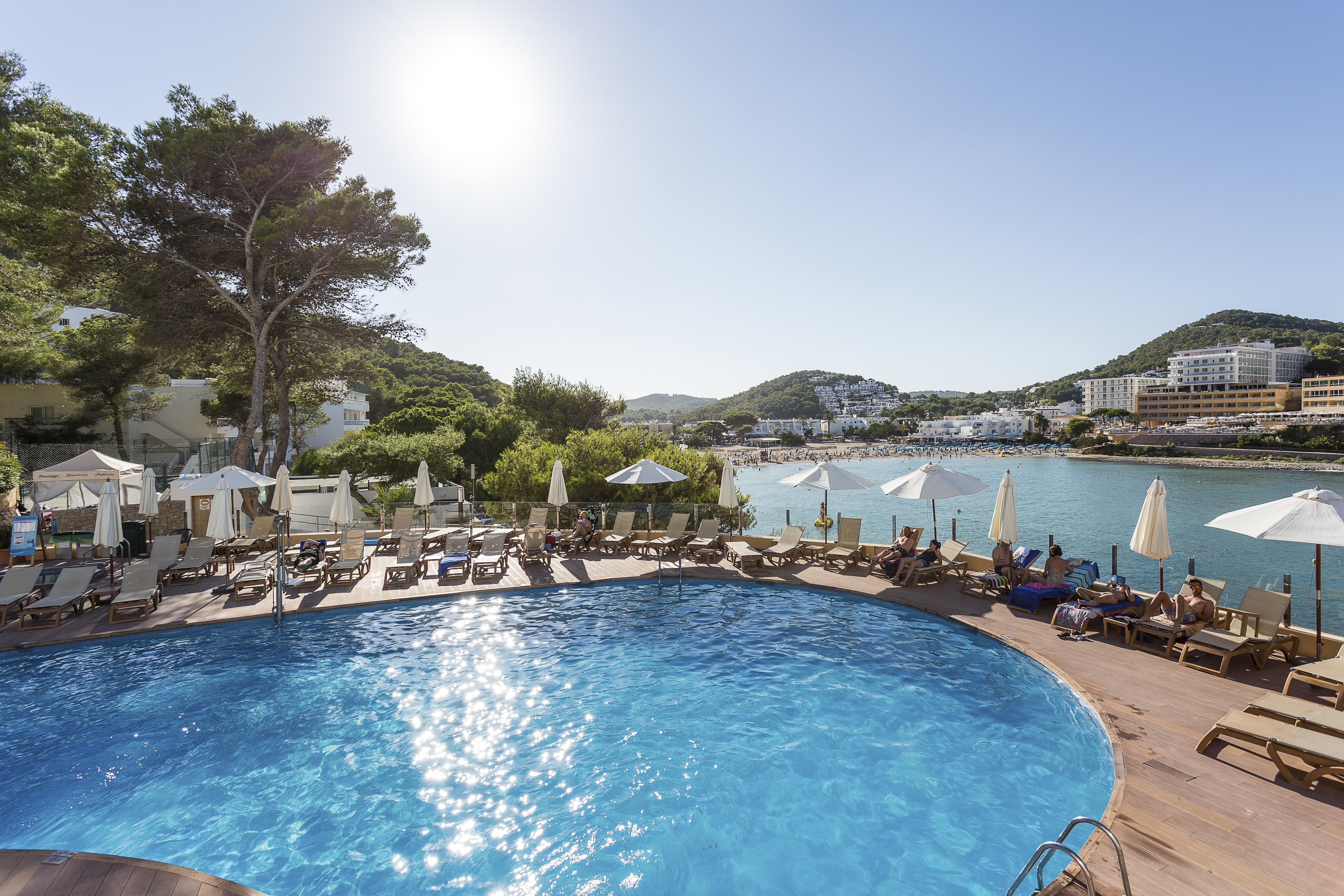 Palladium Hotel Cala Llonga - Adults Only מראה חיצוני תמונה