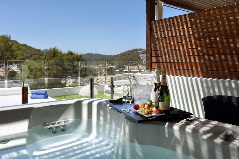 Palladium Hotel Cala Llonga - Adults Only מראה חיצוני תמונה