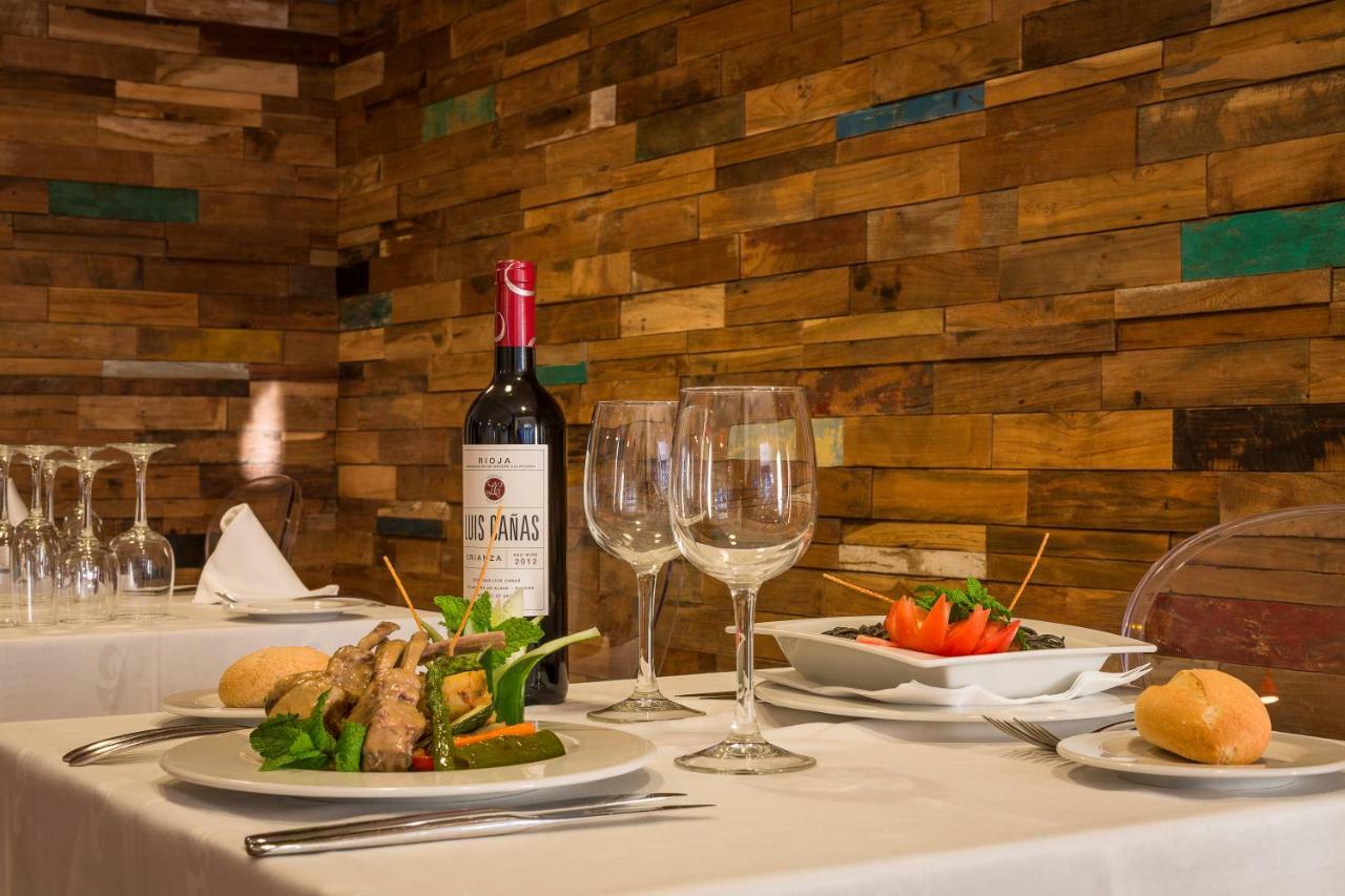Palladium Hotel Cala Llonga - Adults Only מראה חיצוני תמונה